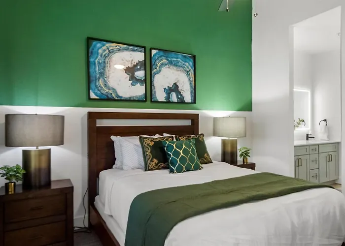 Floor Remodeled Free Parking Direct Wi-fi *